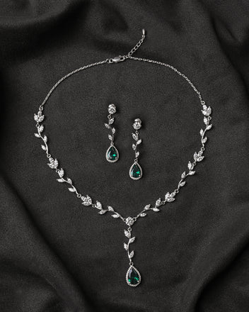 Silver Leafy Green Necklace Jewellery Set